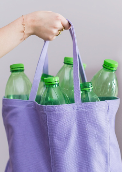 500x700 recycled 001 plastic makes recycled fabric